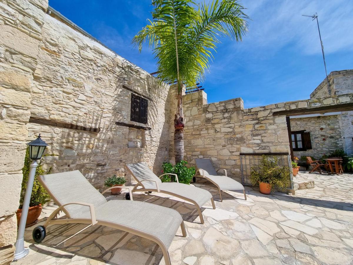 Athena'S Pool Oasis Apartamento Skarinou Exterior foto
